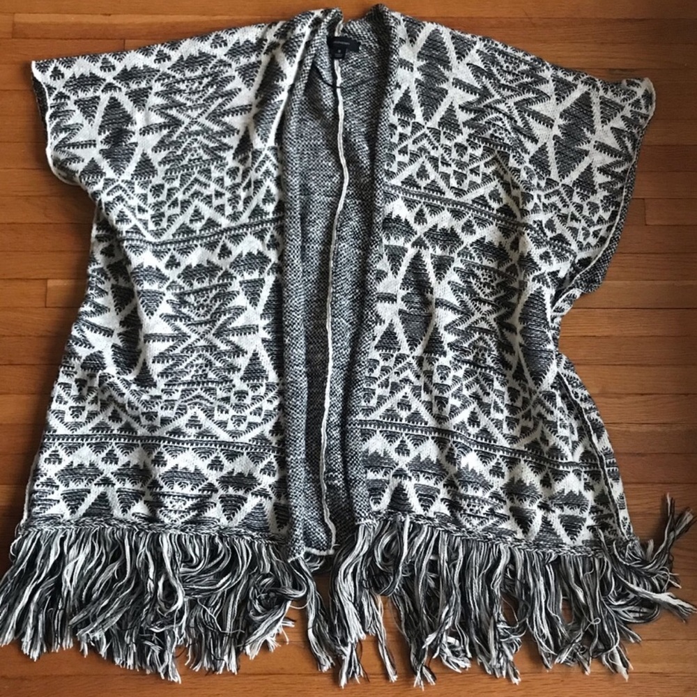 Open front oversized Aztec poncho / shawl sweater M/L